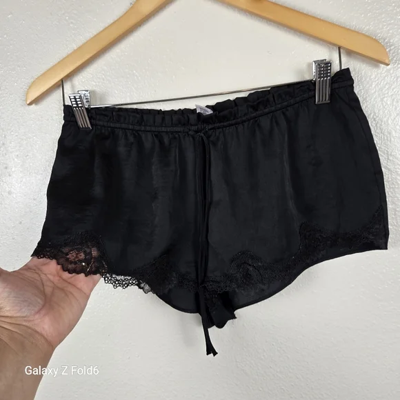 Victoria’s Secret Black Lace Trim Satin Pajama Set Top & Shorts Women’s Small - Picture 3 of 6